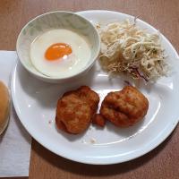 卵
キャベツミックスサラダ
唐揚げ
ロールパン