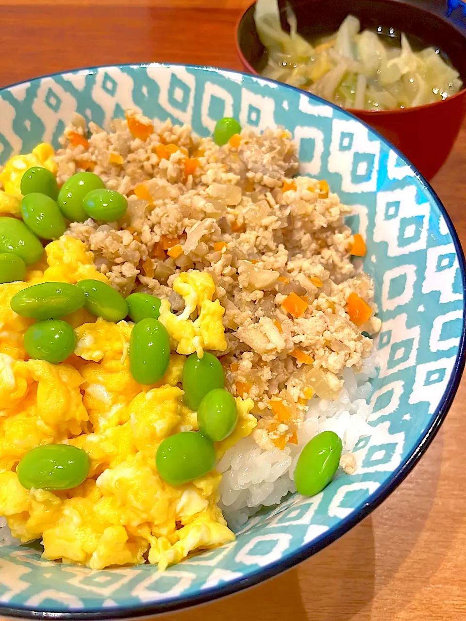 そぼろ丼　キムチ味噌汁|とゆあさん