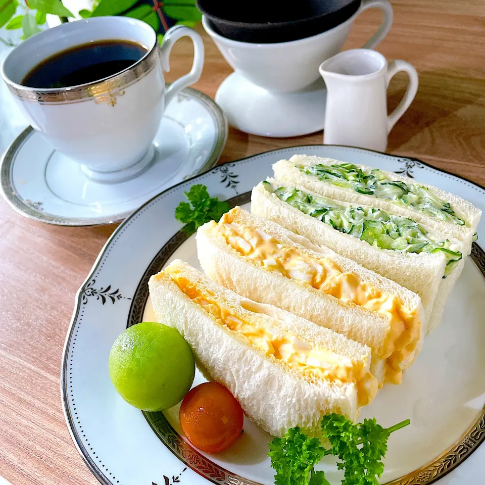 Snapdishの料理写真:喫茶店風たまごときゅうりのサンドイッチ🥪☕️|S の食卓2さん