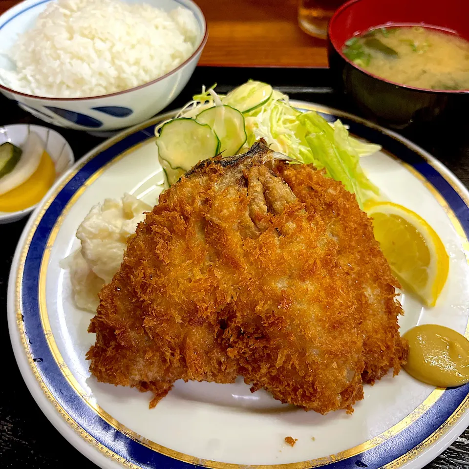 Snapdishの料理写真:あじフライ定食@ずぅ(沼津漁港)|塩豚骨さん