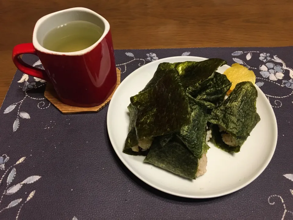 Snapdishの料理写真:おにぎり(朝ご飯)|enarinさん