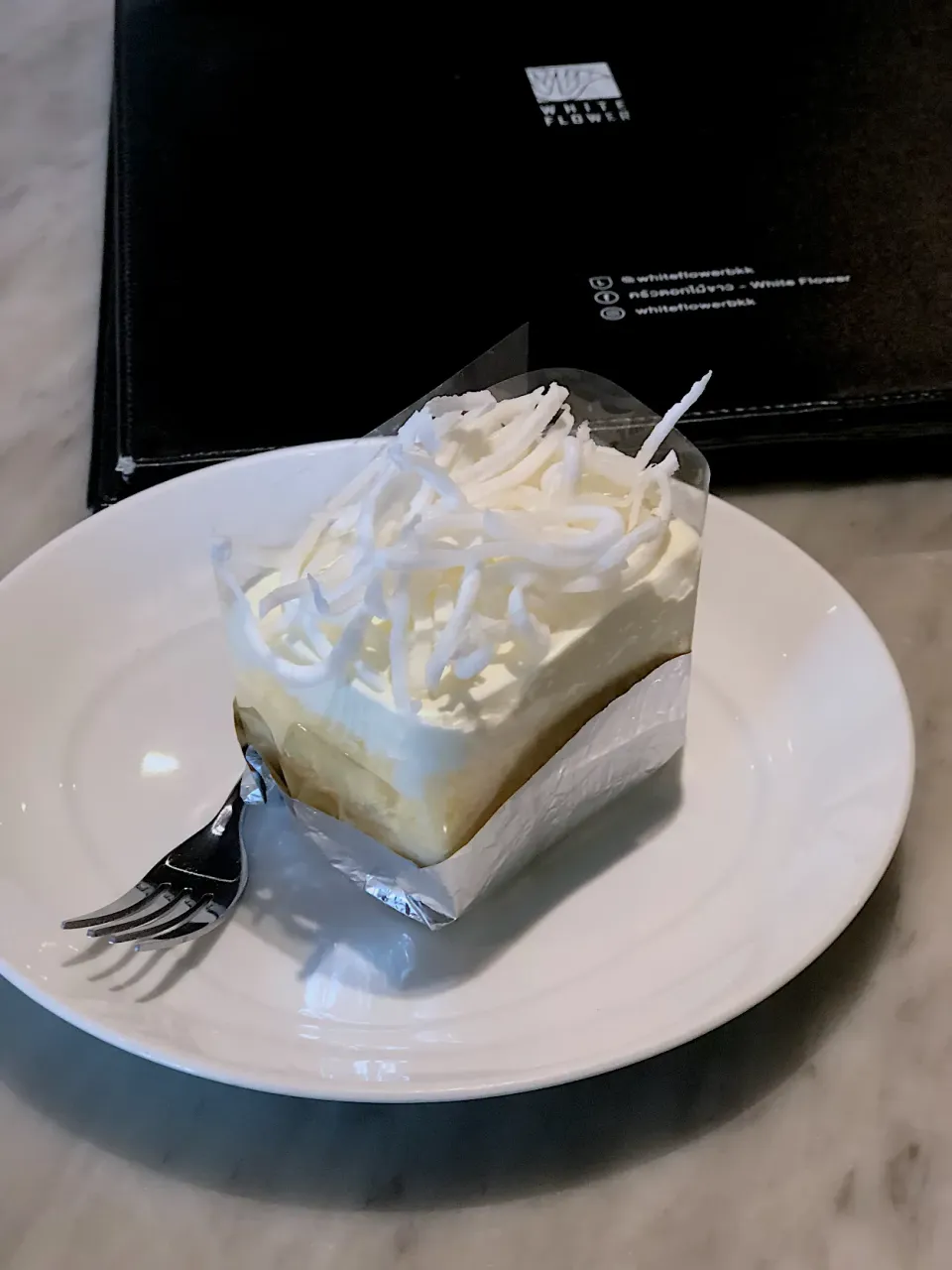 Coconut cake, the signature- WHITE FLOWER BKK.|Chalinee Kalyanamitraさん