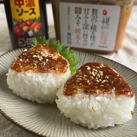 「万能味ソースで和食」を使ってみたSnapdishの料理・レシピ写真:これ美味しい！万能味ソース焼きおにぎり