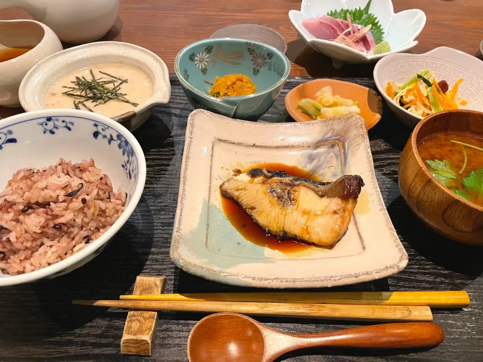 一汁三菜定食　ぶりの照り焼き|こいちさん