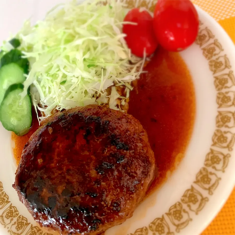 Snapdishの料理写真:シンプルハンバーグ|chicaocafeさん