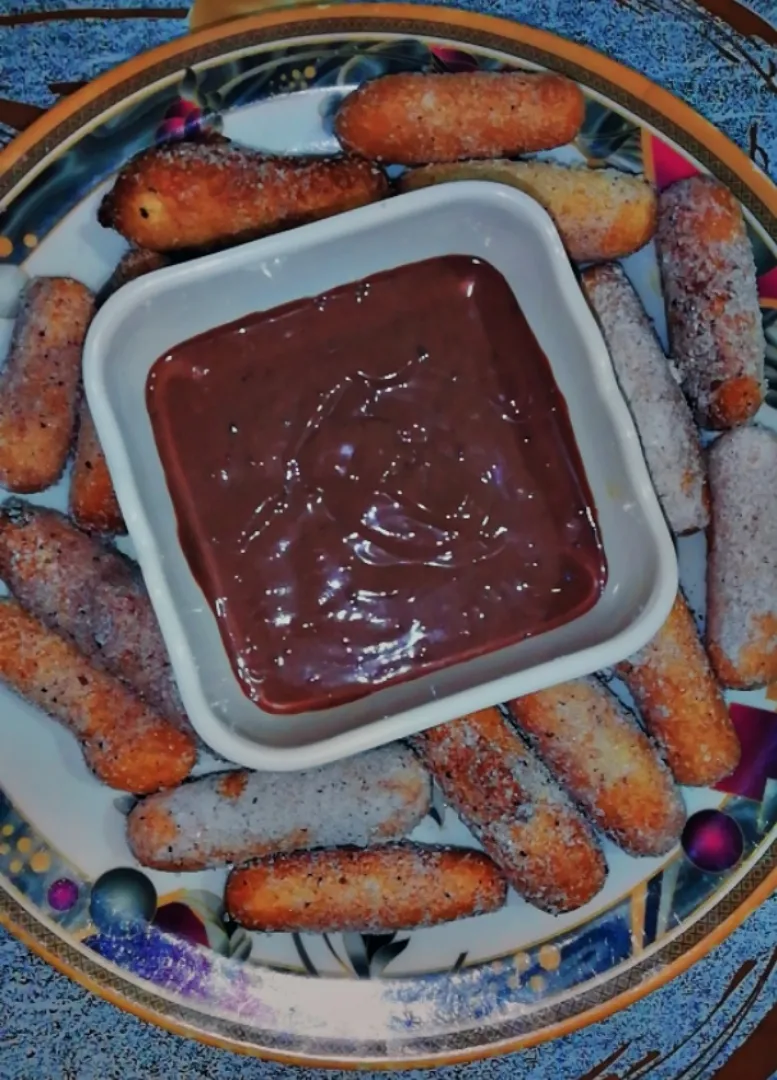 #Churros with Chocolate Sauce|Bowls & Beatsさん