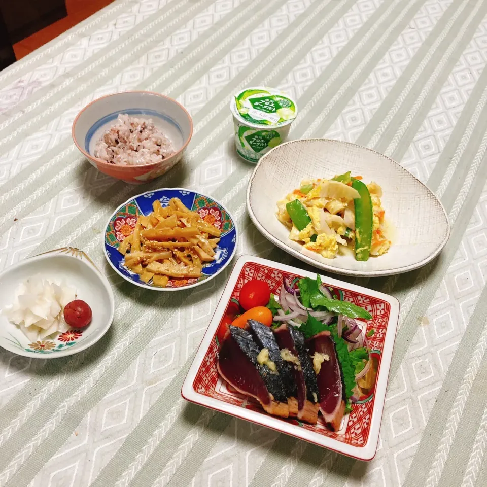 grandmaの晩ごはん☆ 今夜はハチクをもらったからメンマに…ハチクの玉子とじ…カツオは、おすそ分けで…頂きます|kaoriさん