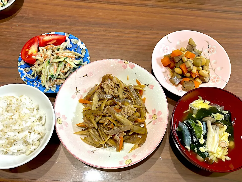 ごぼうづくし　豚バラとごぼうの炒め煮　わかめと卵の中華スープ　五目豆　ごぼうサラダ|おさむん17さん