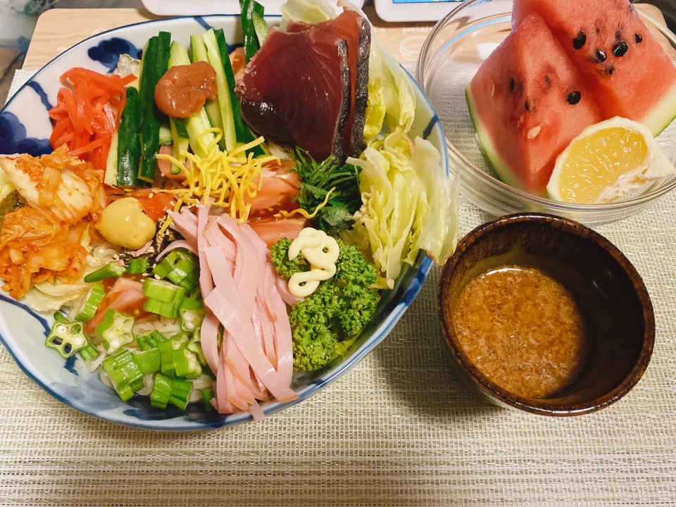 細谷んちのスイカと海鮮冷やし中華|駄菓子屋さん