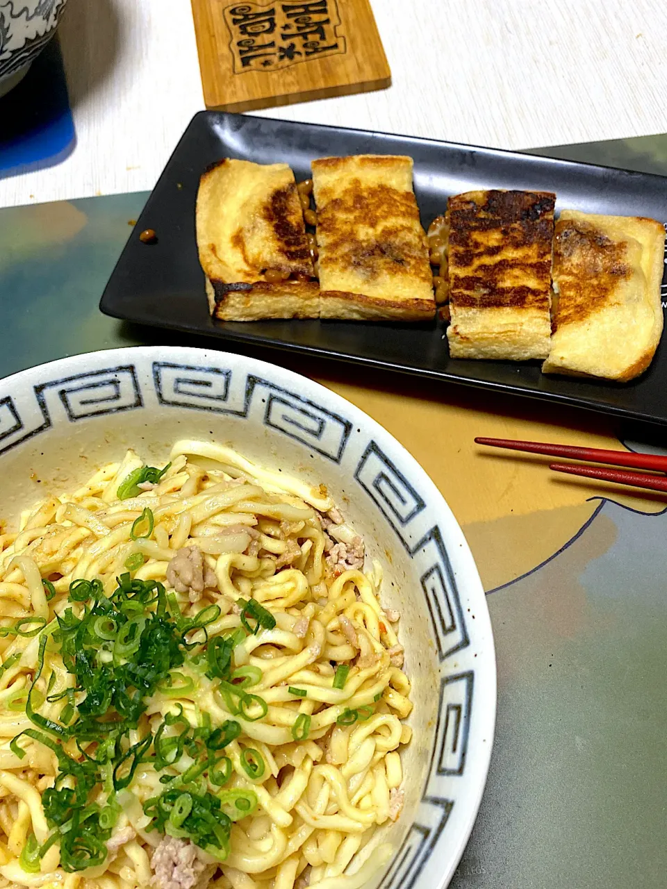 Snapdishの料理写真:汁なし坦々麺、納豆の挟み焼き|kaaaaaさん