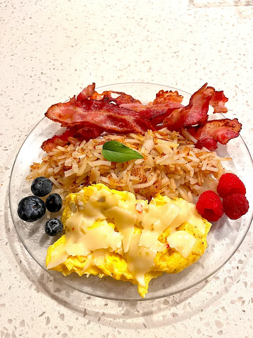 Heavy breakfast- crispy bacon, hashbrowns, scrambled eggs topped with jalapeno cheddar cheese|🌺IAnneさん