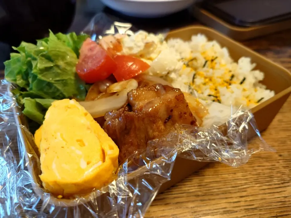 Snapdishの料理写真:豚焼き肉弁当(*^^*)|しーPaPaさん