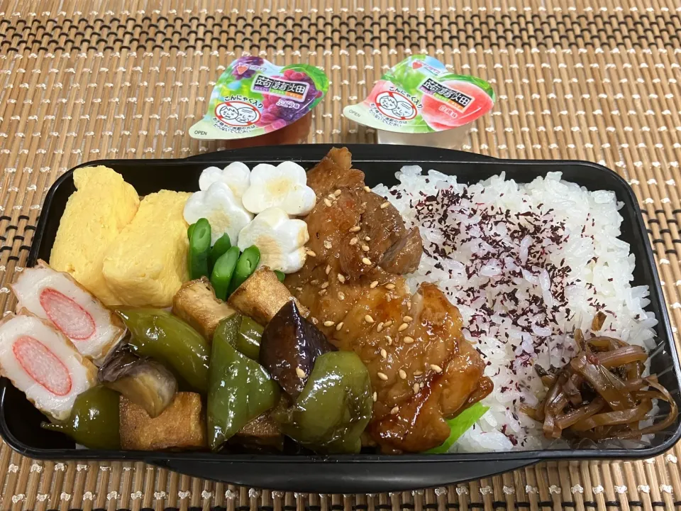 24長男お弁当🍱鶏照にベランダ菜園初収穫のいんげんを添えて|まめりんさん