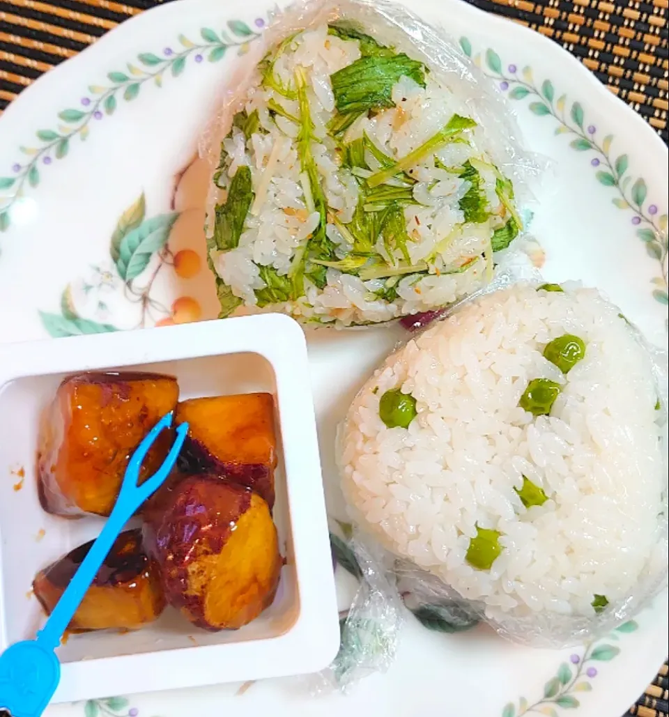 Snapdishの料理写真:🍱お弁当🍱
豆ご飯おにぎり🍙
水菜とカツオ節おにぎり🍙
大学芋|ポチさん