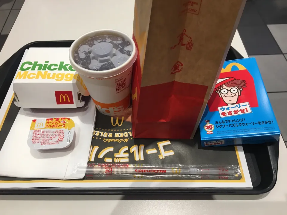 チーズバーガーハッピーセット、チキンマックナゲット(昼飯、マクドナルド)|enarinさん