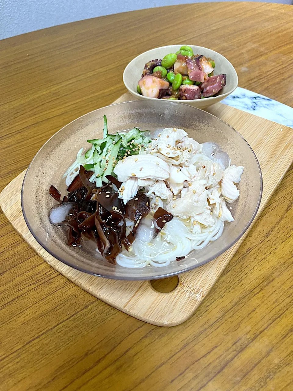 キクラゲと蒸し鶏のさっぱりそうめん＆たこと枝豆の梅味噌和え|Rumiさん