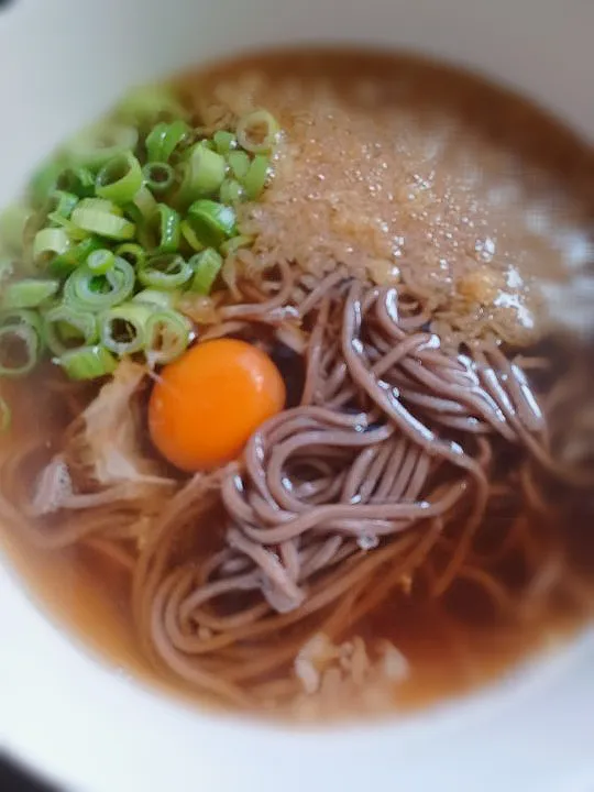 狸の宴シリーズ
ある日の朝御飯

ハイカラ蕎麦玉入り
(関西表記)

久しぶりに朝飯食ったタヌキ。😹|タヌキさん