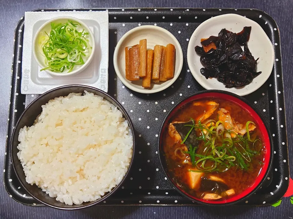 今日の朝ごはん（ごはんは高知県産コシヒカリにぶりのあら汁、木くらげとかんぴょうの煮物、ごぼう煮、納豆）|Mars＠釜飯作り研究中さん