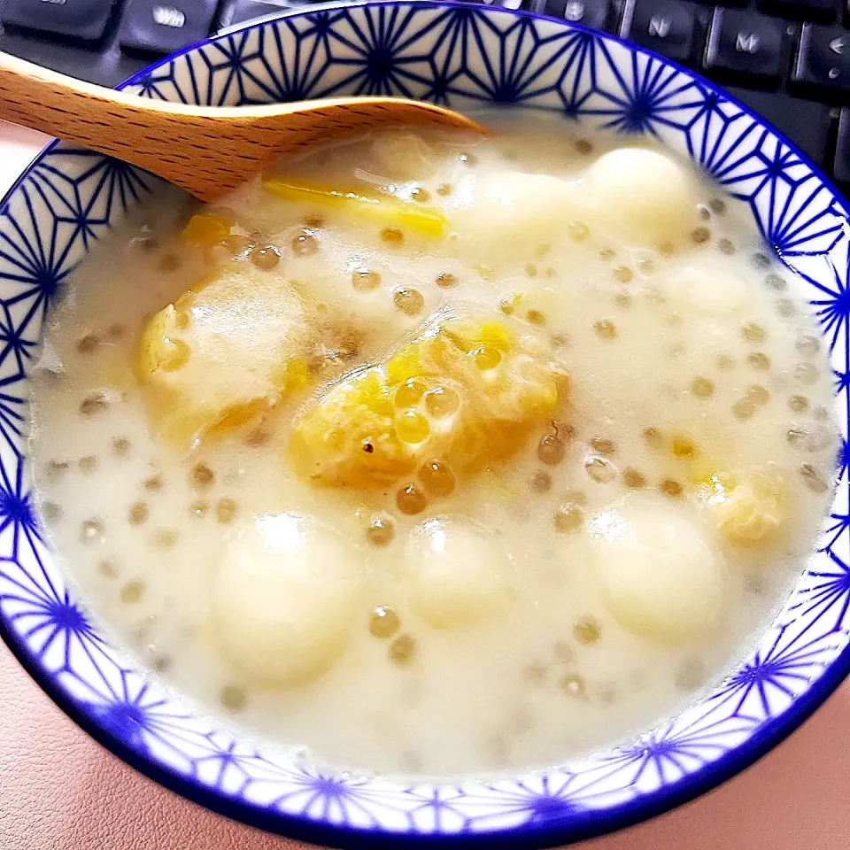 Bilo-bilo / mochi rice balls cooked in coconut milk, jackfruit, very sweet ripe plantains banana & sago tapioca balls|🌺IAnneさん