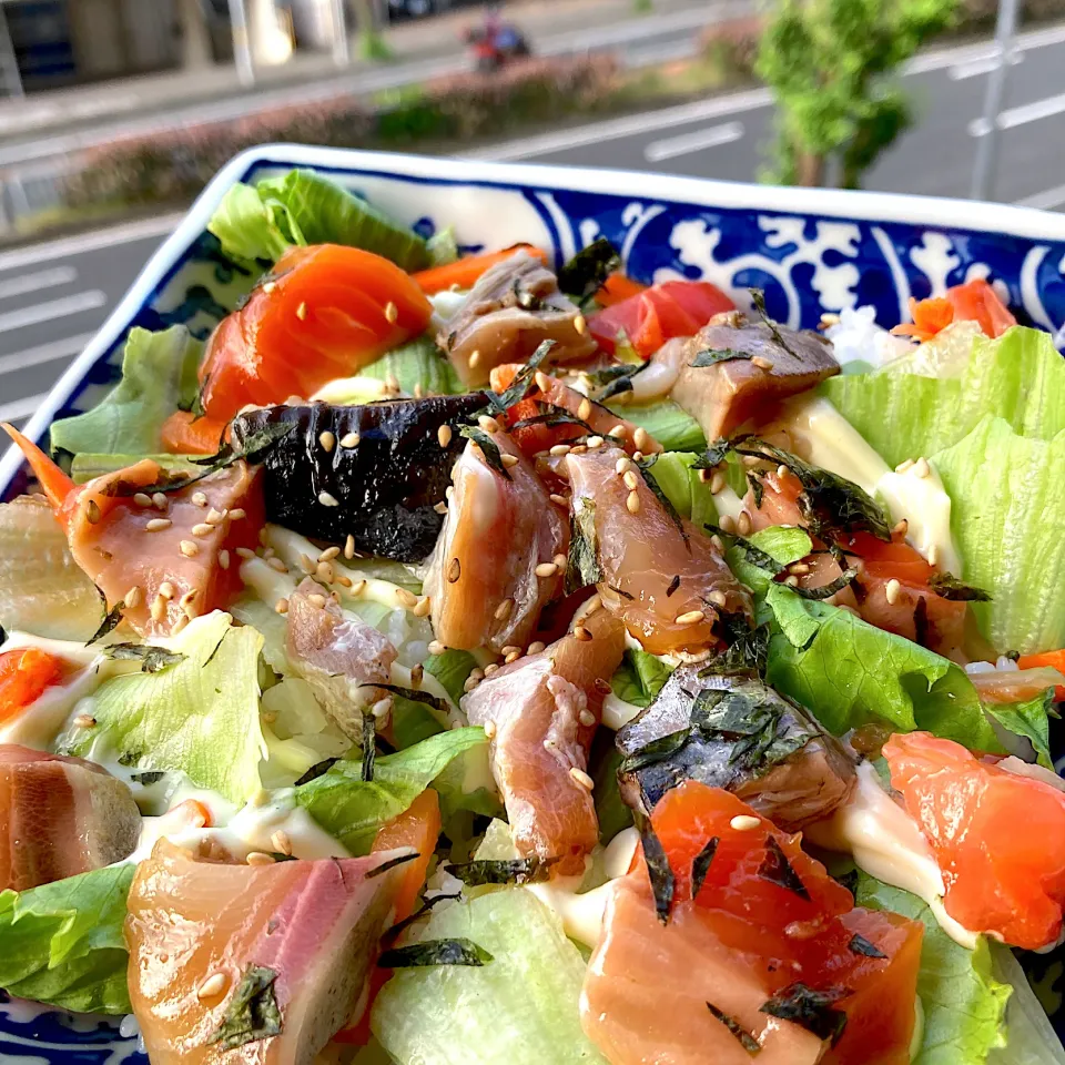 Snapdishの料理写真:サラダ仕立ての海鮮丼|Kさん