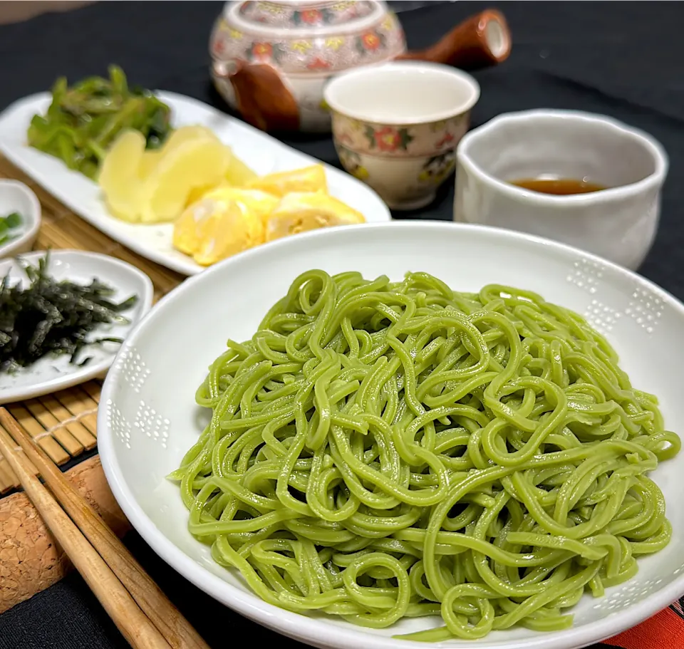 流水解凍麺で朝からでも楽ちん！茶そば定食|くまちゃんさん