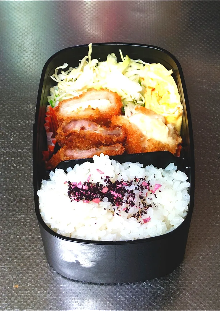 Snapdishの料理写真:ミックスフライ弁当
（ヒレカツ・クリームコロッケ・イカ）|黒川克博さん