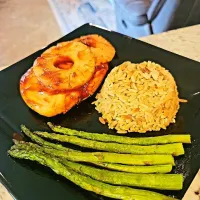 Snapdishの料理写真:Bbq pineapple chicken with asparagus and rice|Travis Stoneさん