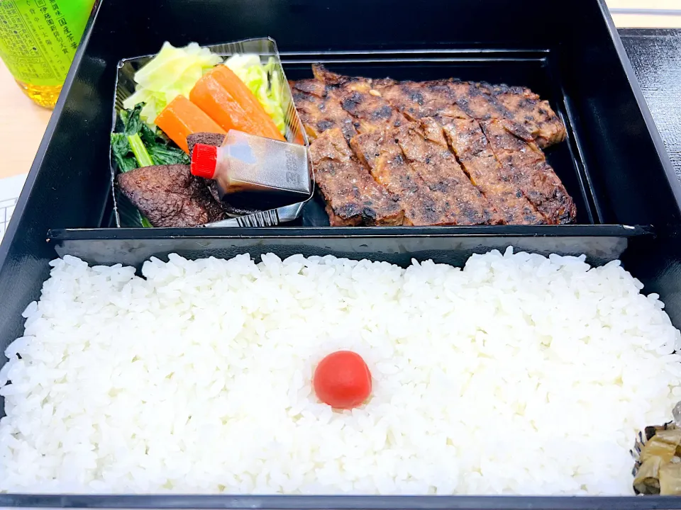 ステーキ弁当|Food is lifeさん