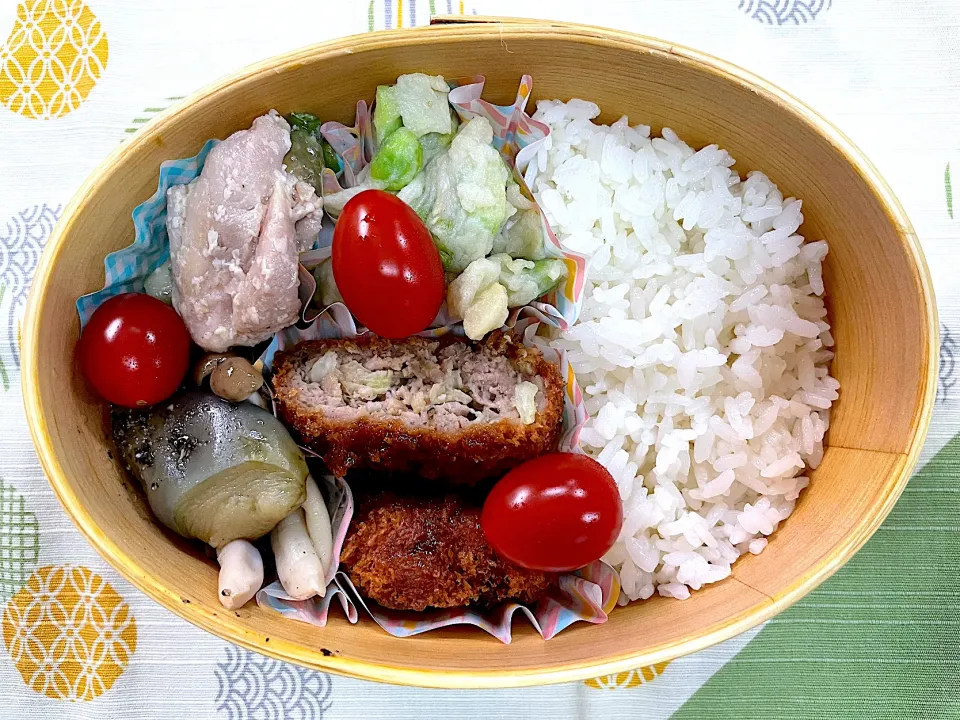 鶏肉の塩麹焼、茄子の炒め物、枝豆、メンチカツ🍱|なお🅿️さん