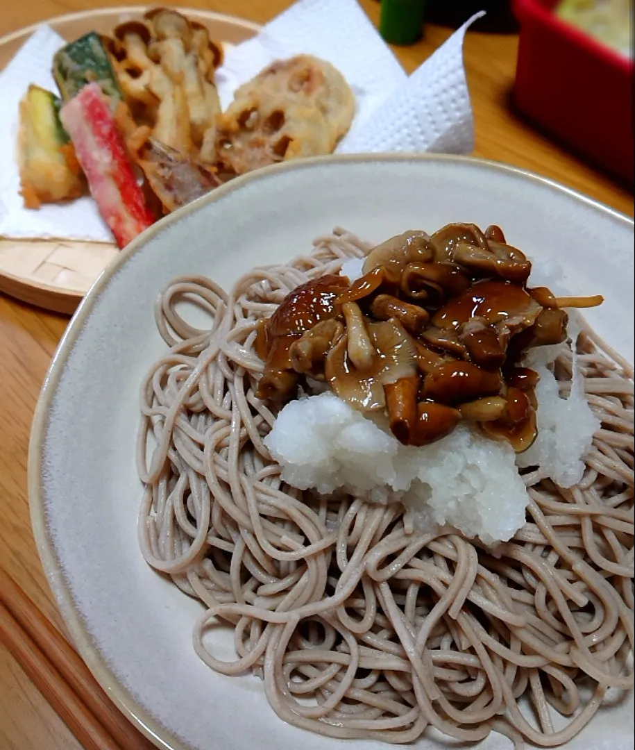 Snapdishの料理写真:なめこおろしそば＆天ぷら|ごはんきろくさん