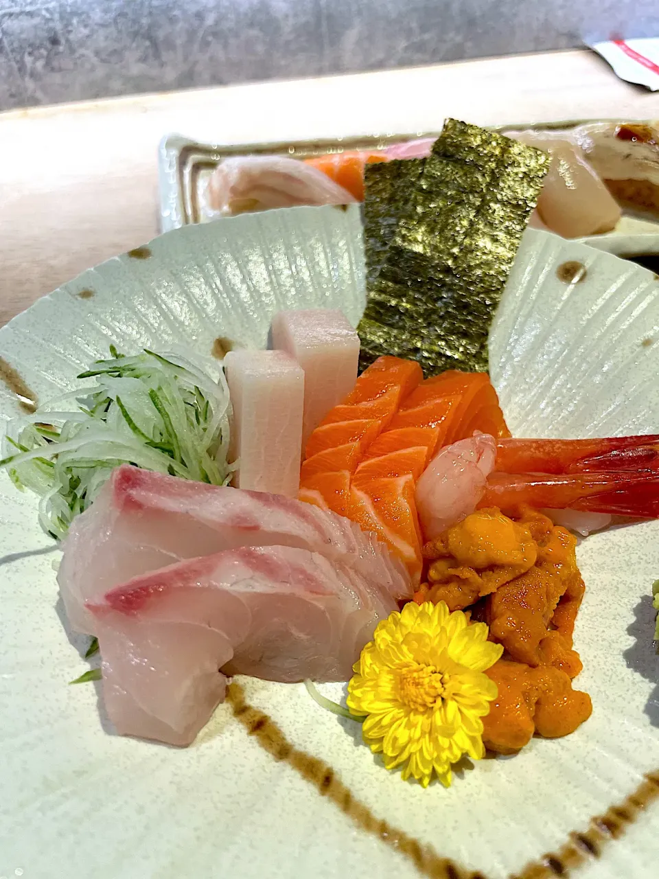 Snapdishの料理写真:sashimi|hweeyhさん