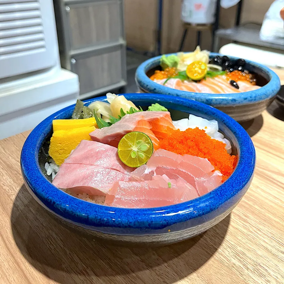 Snapdishの料理写真:Assorted sashimi rice|skyblueさん