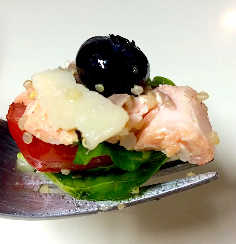 Salmon, arugula, grapetomato, shaved parmesan cheese & blueberry. One bite serving|🌺IAnneさん