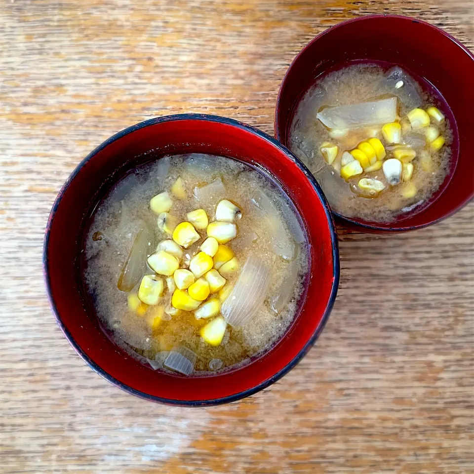 名人のみそで とうもろこしと玉ねぎのお味噌汁|ふうりんさん