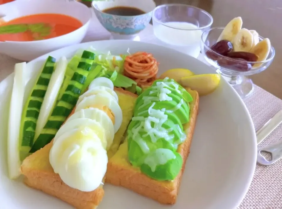 朝ご飯

卵&アボカドわさびマヨトーストと人参スープです♫|アカネ💖さん