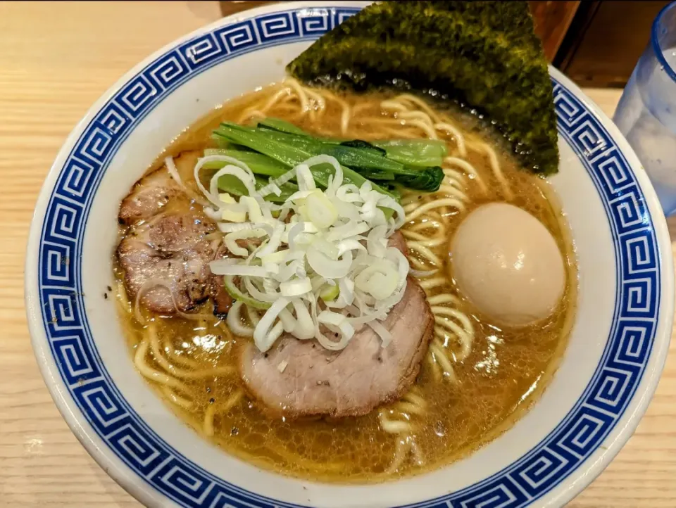 Snapdishの料理写真:味玉醤油ラーメン@麺屋二代目弘　船橋|watarunさん