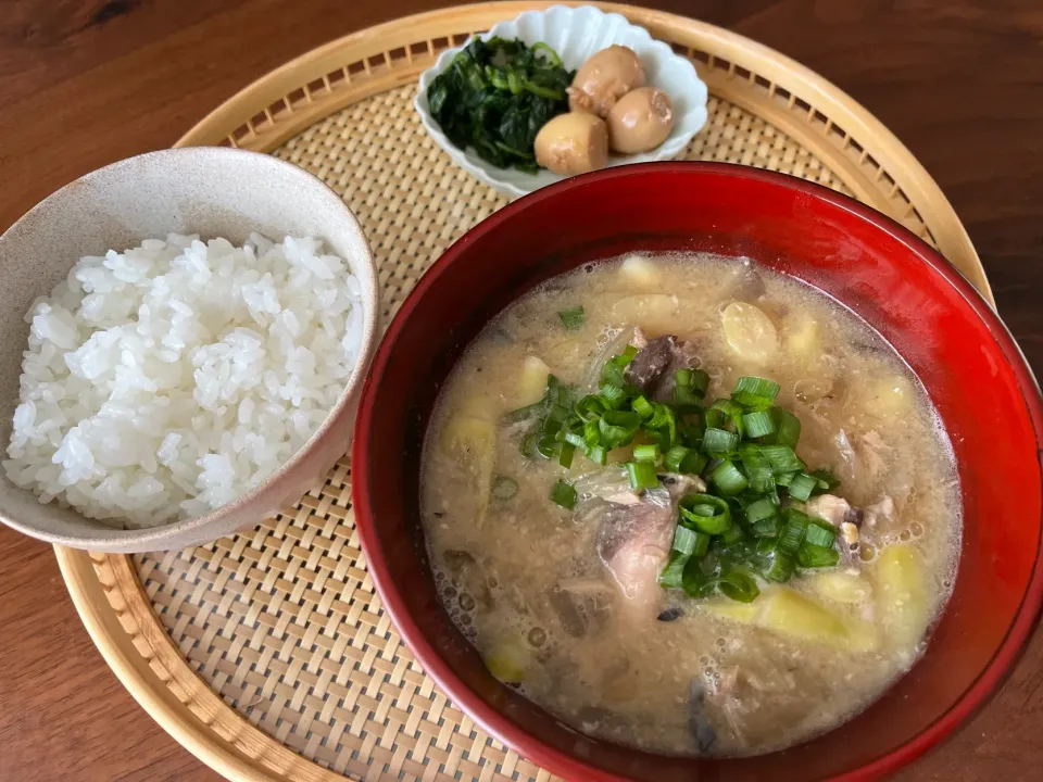 根曲がり竹と鯖缶の味噌汁|さあママさん