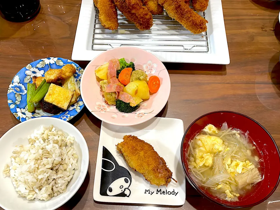 豚こまロールカツ　えのきと玉ねぎの卵スープ　温野菜のバターサラダ　揚げとねぎの焼き浸し|おさむん17さん