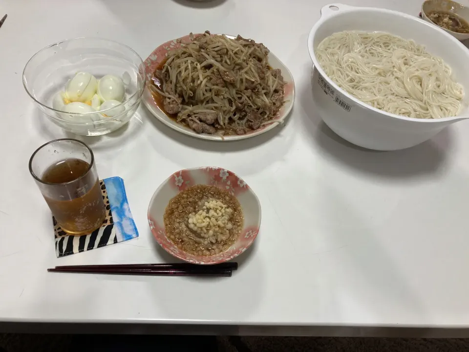 Snapdishの料理写真:晩御飯は☆そうめん☆豚もやし☆ゆで卵|Saharaさん