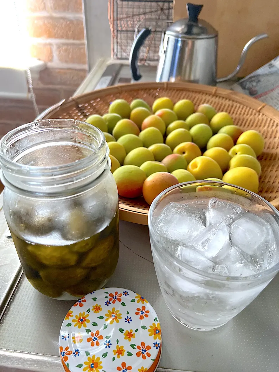 Snapdishの料理写真:梅シロップと今年の梅|chieko ♪さん