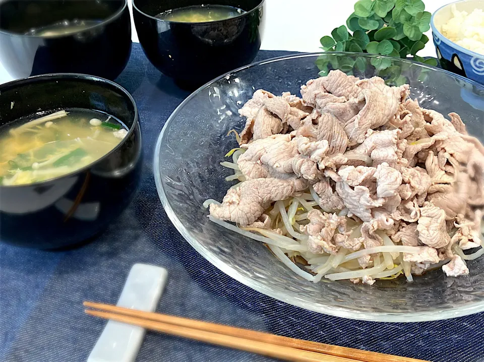 豚肉ともやしのしゃぶしゃぶ　ゆで汁のかきたま汁|まっさんさん