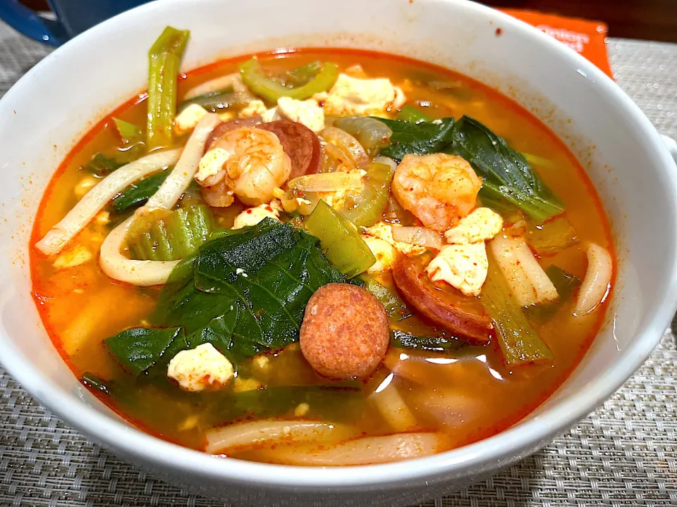 Spicy sausage and shrimp udon noodle soup|Laki Maikaʻiさん