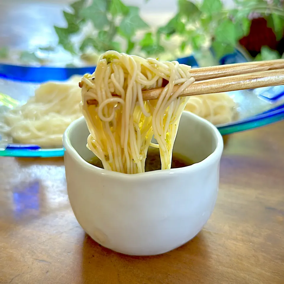 わかるかな〜、ブロッコリージェノベーゼつゆで食べるそうめん|くまちゃんさん