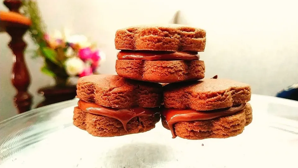 Chocolate sandwich cookies|nusさん