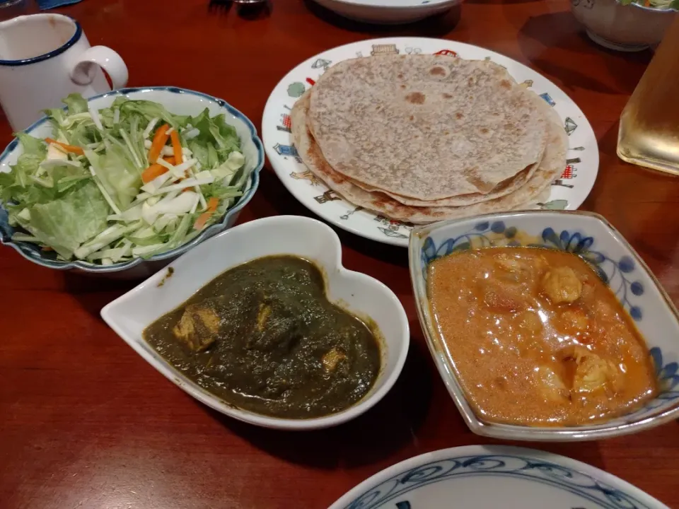 バターチキンとほうれん草のカレー2種、チャパティとプラタの2種類のロティ Murgh makhani and palak with chapati and pratha|Funky Chefさん