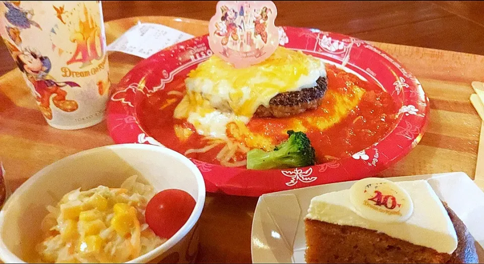 Snapdishの料理写真:チーズハンバーグオムライス|sayさん