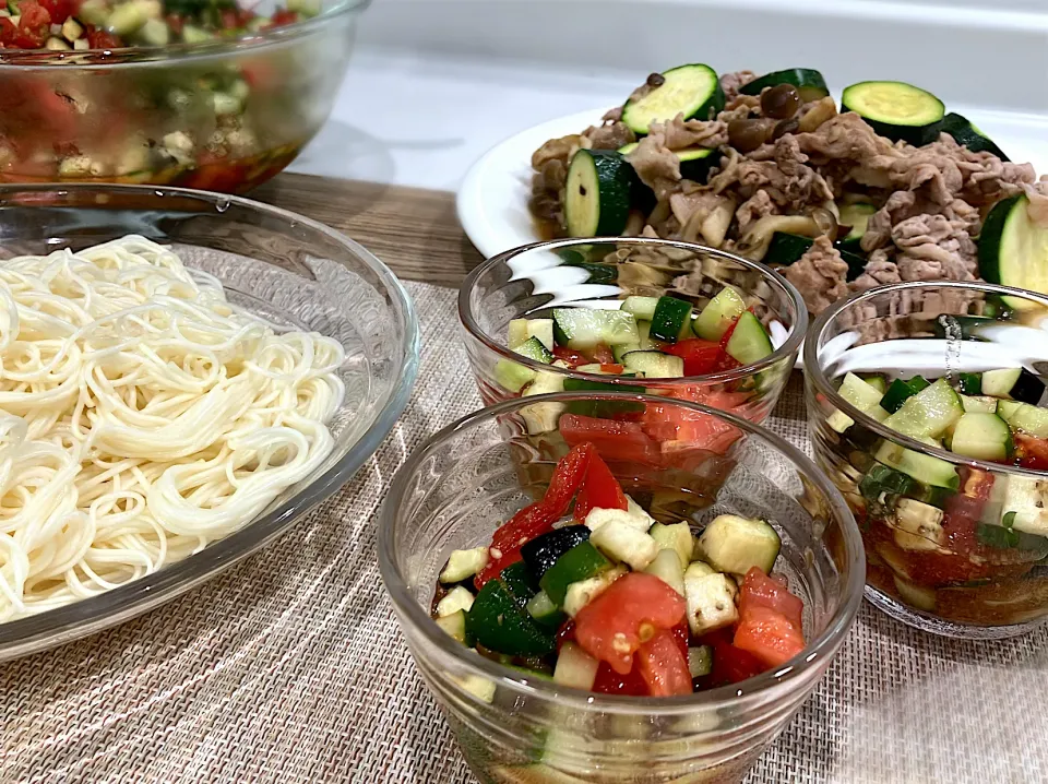 だし^ ^で食べるそうめん&ズッキーニとしめじと豚肉の炒めもの|まっさんさん