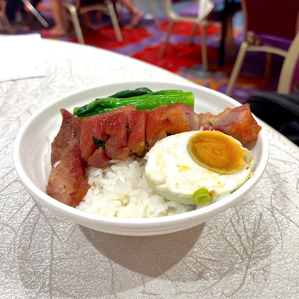 Snapdishの料理写真:Barbecued pork and preserved egg rice|skyblueさん