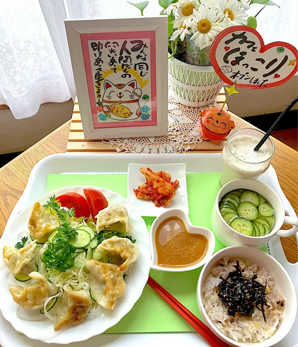 モーニングセット💖餃子サラダ🥗胡瓜冷やし味噌汁🥒昆布の佃煮丼、バナナミルク🥛🍌キムチ^ - ^|HAMI69さん