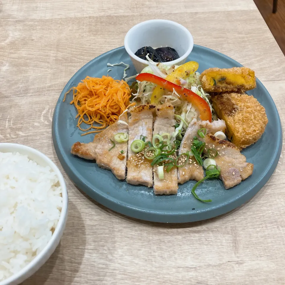 豚ロースステーキ定食|ちゃみこさん